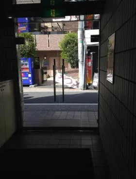 河上ビルの外観