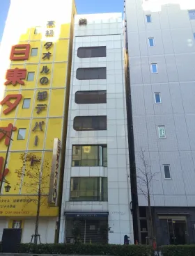 日東横山ビルの外観