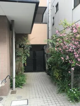 谷・荒井ビルの外観