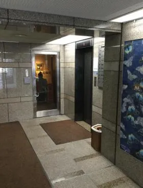 IZUMIビルの外観