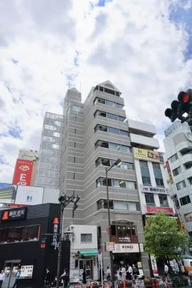 IZUMIビルの外観