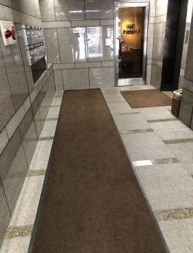 IZUMIビルの外観