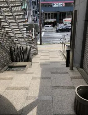 IZUMIビルの外観