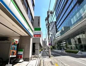 ファミリーマートを通過する
