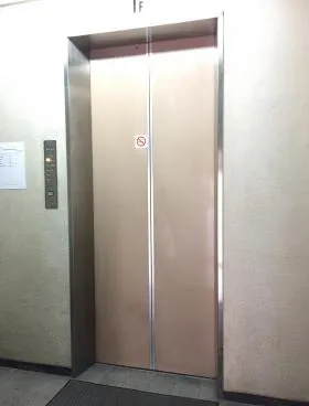 正栄ビルの外観