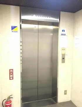 日本橋イヅミビルの外観