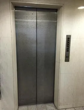 アイサンビルの外観