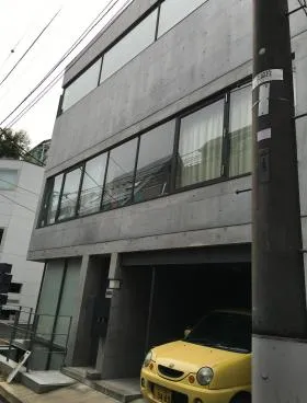 YZ CUBE Dビルの外観