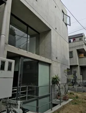 YZ CUBE Dビルの外観