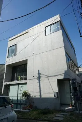 YZ CUBE Dビルの外観