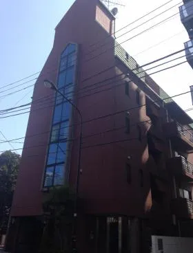 日本産業ビルの外観
