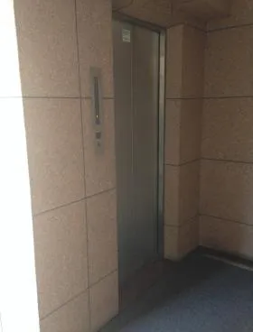 日本産業ビルの外観