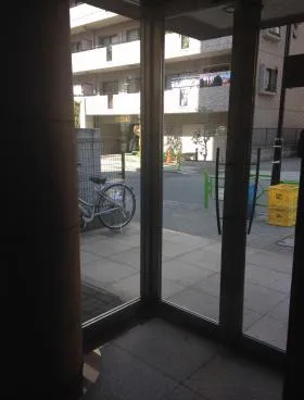 日本産業ビルの外観