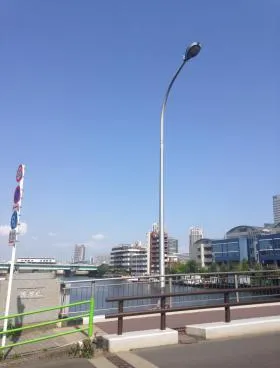 日本産業ビルの外観