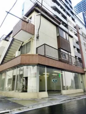 高信ビルの外観