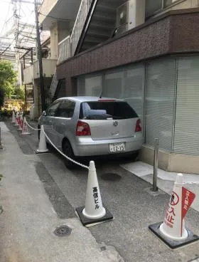 高信ビルの外観