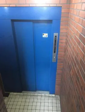 荒井ビルの外観