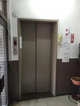 ダイアンクレストビルの外観