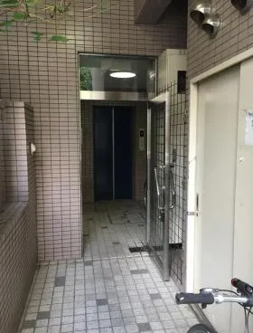 ゴールドハイムビルの外観