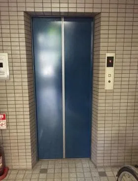 ゴールドハイムビルの外観