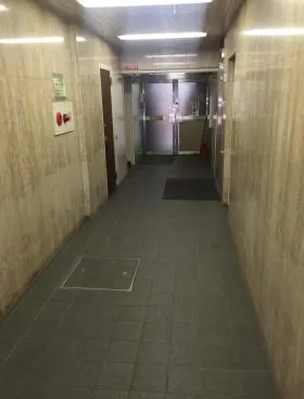 フレンドビルの外観