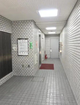 富善ビルの外観