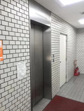 富善ビルの外観