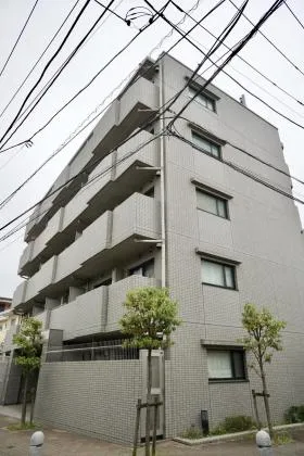 ルーブル新宿西落合伍番館ビルの外観
