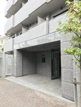 ルーブル新宿西落合伍番館ビルの外観