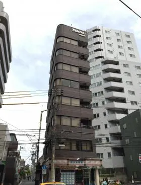 天台ビルの外観