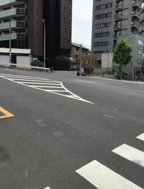 天台ビルの外観