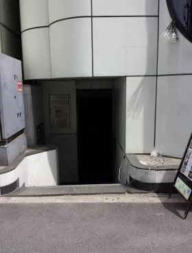 ウイーズ北青山ビルの外観