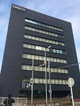飯田橋尚学ビル本館の外観