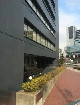飯田橋尚学ビル本館の外観
