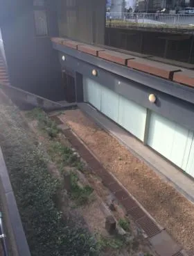 飯田橋尚学ビル本館の外観