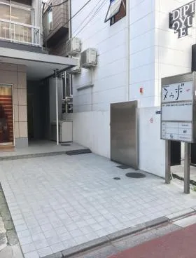 スズカタビルの外観