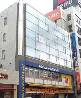 野澤久米川駅前ビルの外観