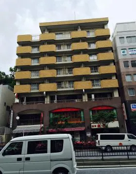 マドモアゼルビルの外観