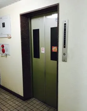 マドモアゼルビルの外観