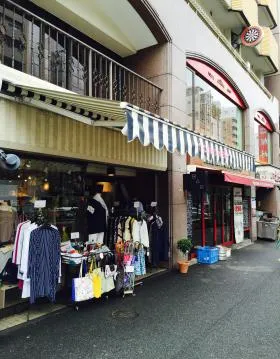 マドモアゼルビルの外観