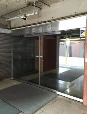 材商会館の外観