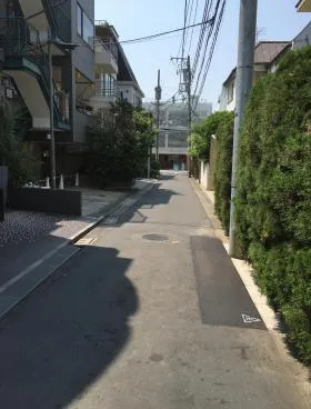 DEAR OMOTESANDOUビルの外観