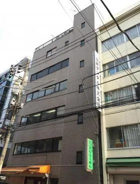 泉ビルの外観