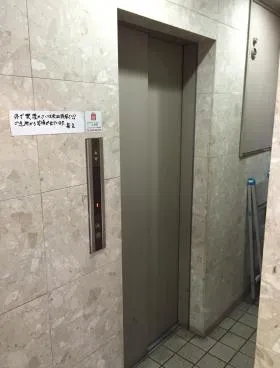 泉ビルの外観
