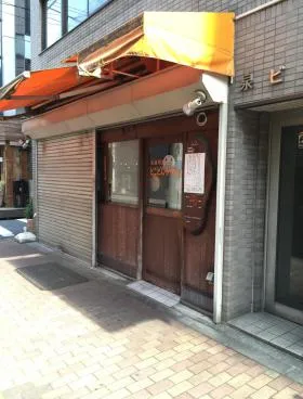 泉ビルの外観