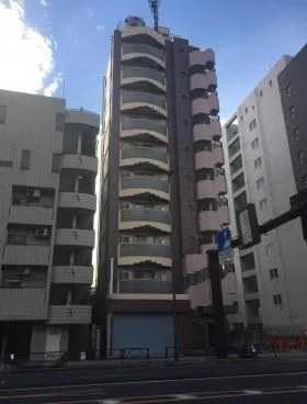 ドルフ板橋の外観