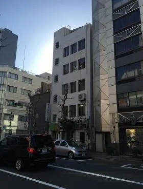 中里ビルの外観