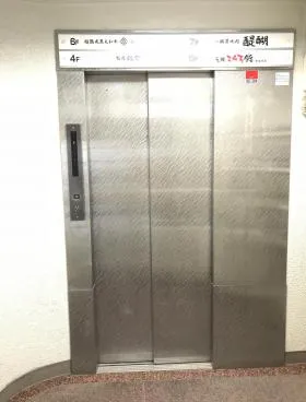塚本不動産ビルの外観