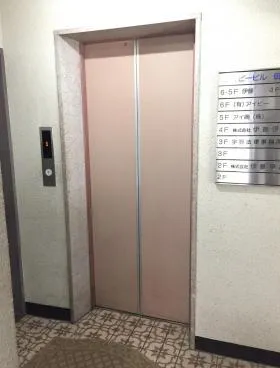 アイビービルの外観