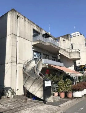 広運ビルの外観